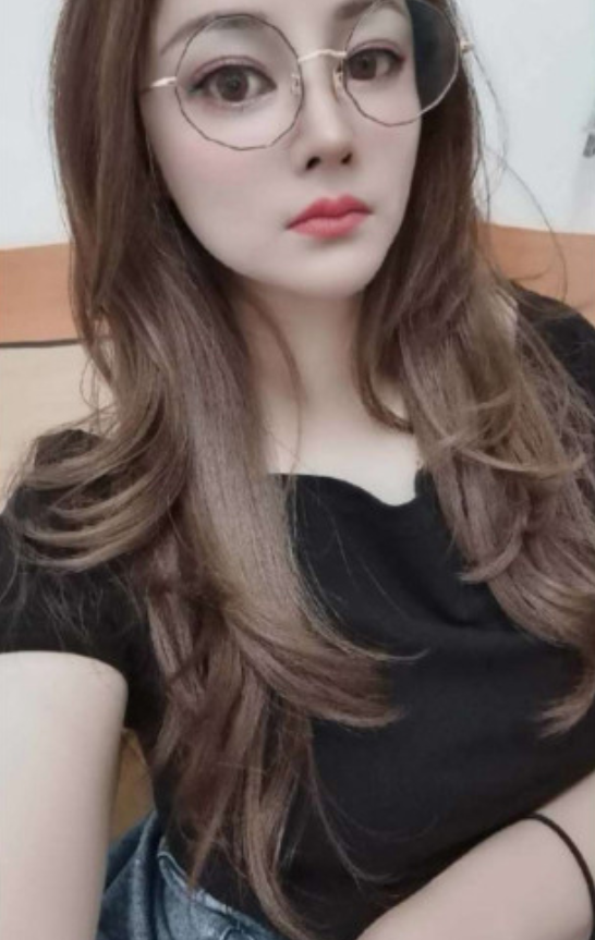 小榄 D罩美女